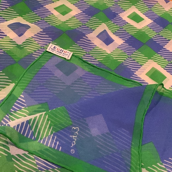 Preppy Vintage 70’s classic green, blue and white geo pattern silk scarf - Picture 4 of 4